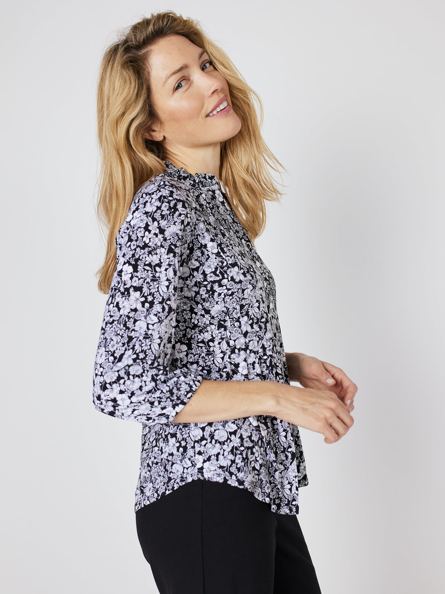 Roz & Ali Floral Ruffle Neck Popover