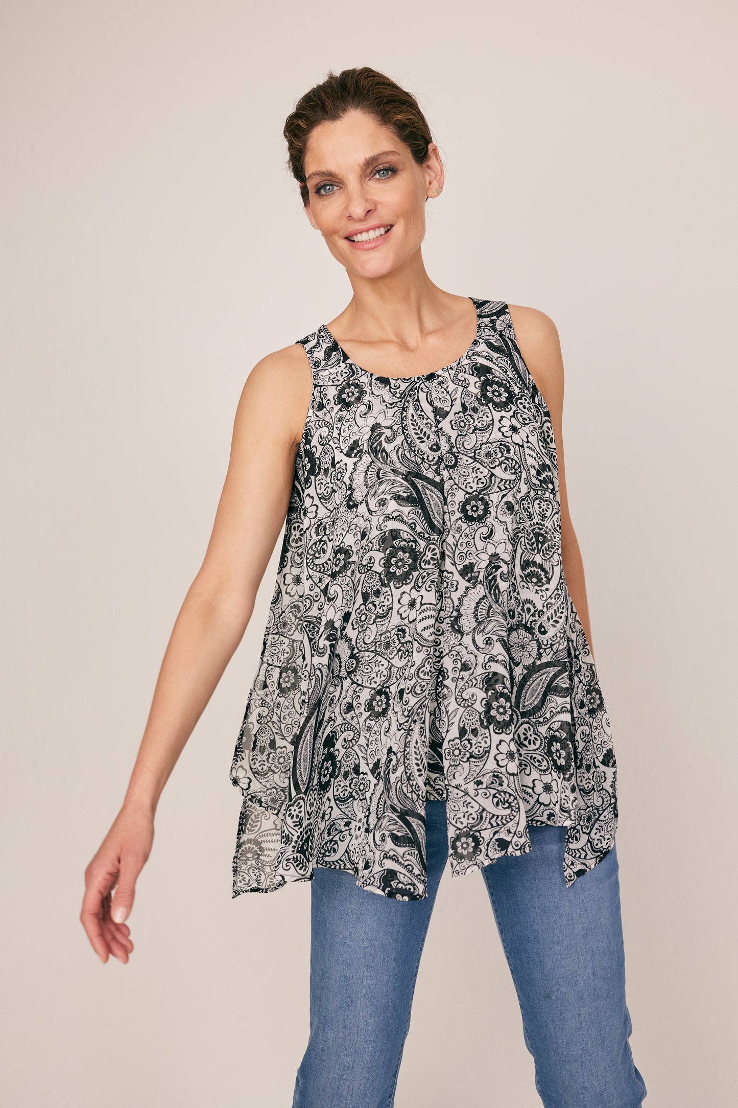 Roz & Ali Sleeveless Paisley Layered Popover