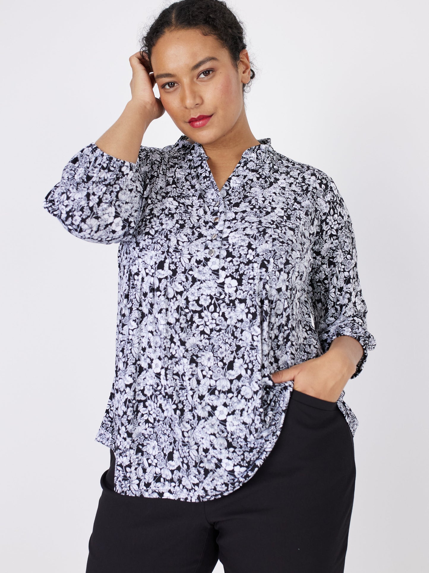 Roz & Ali Floral Ruffle Neck Popover - Plus