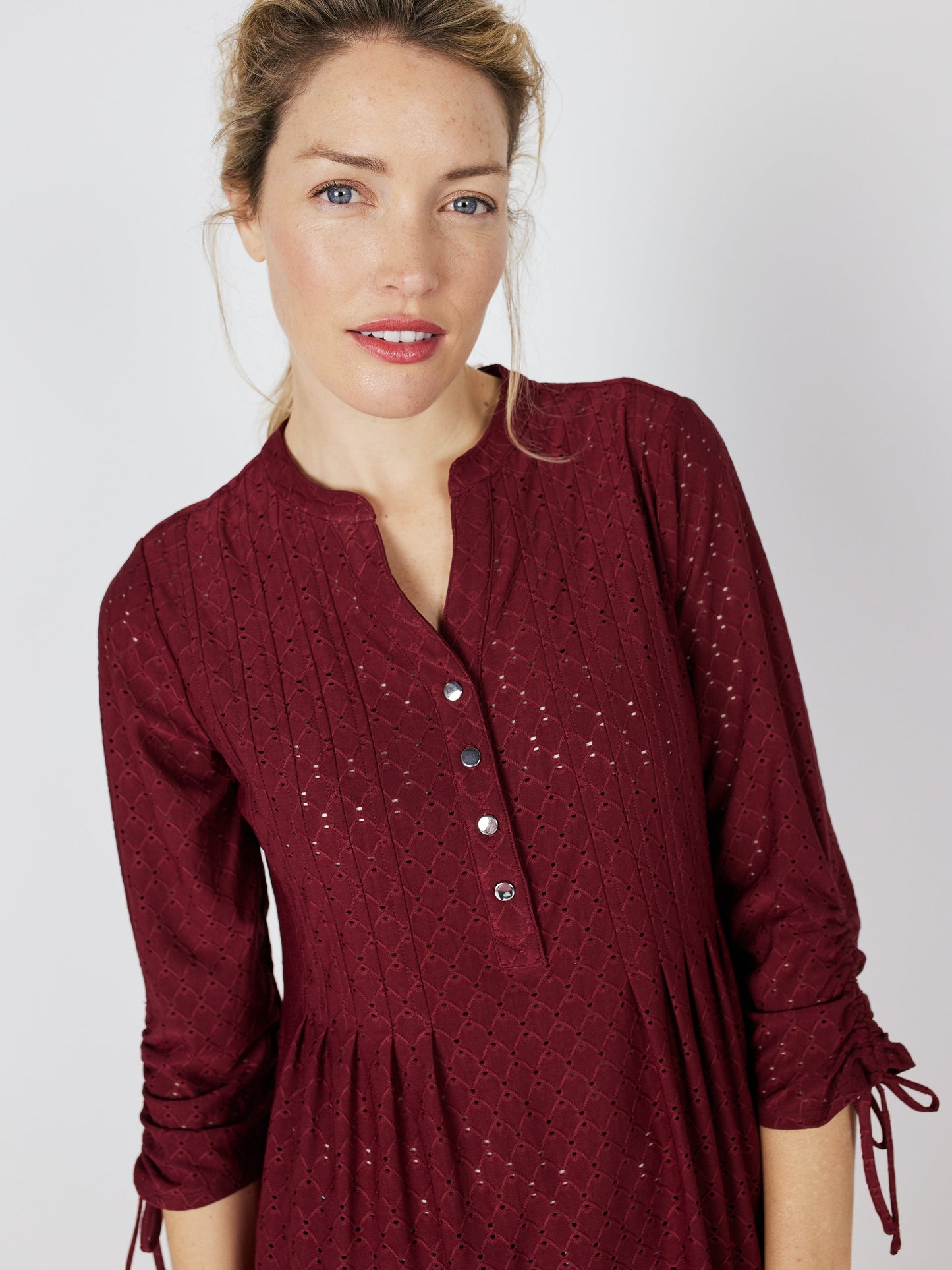 Roz & Ali Red Eyelet Tie Sleeve Popover